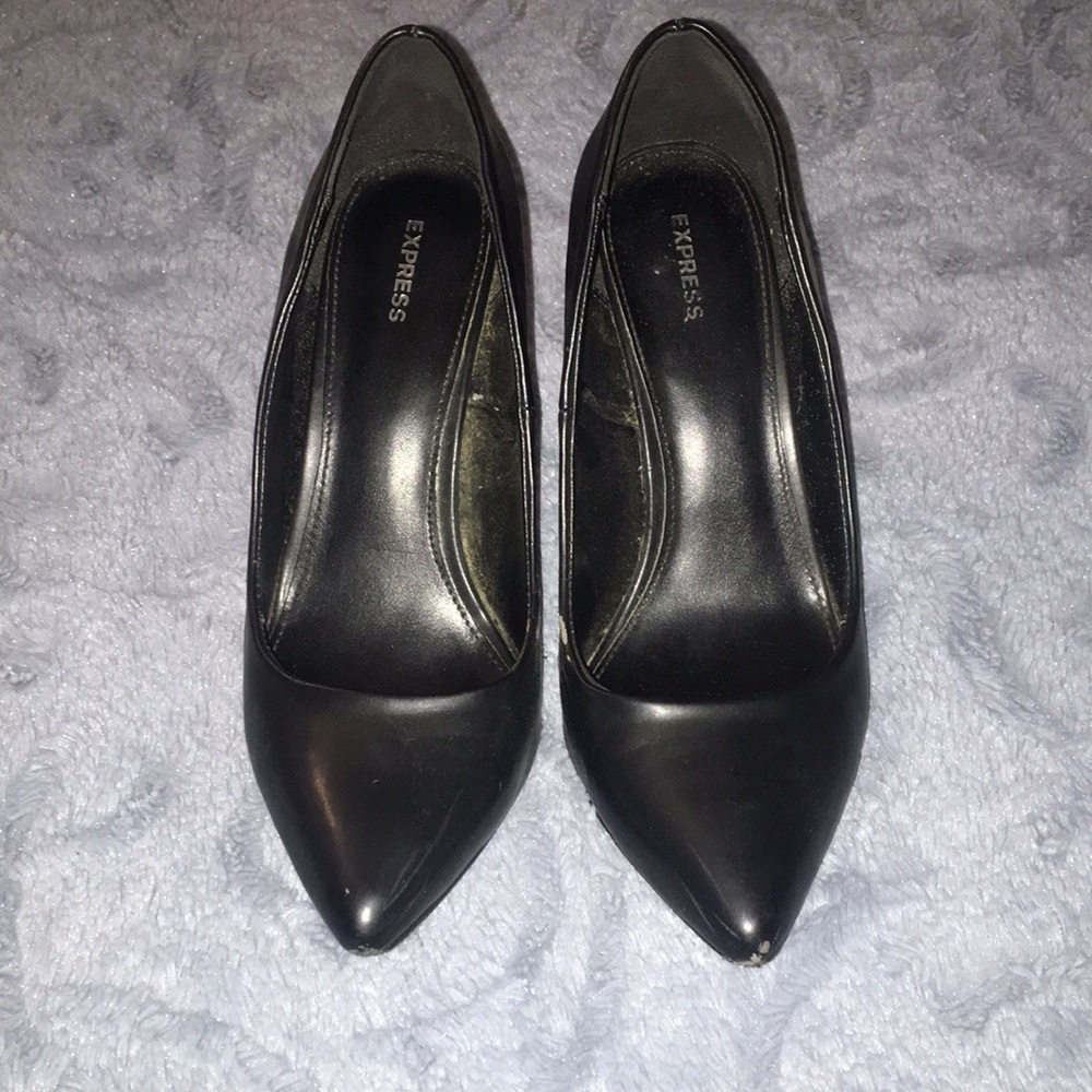 Express black leather pointed pumps